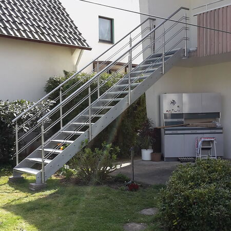 Stahlaussentreppe aus Verzinkten Stahl