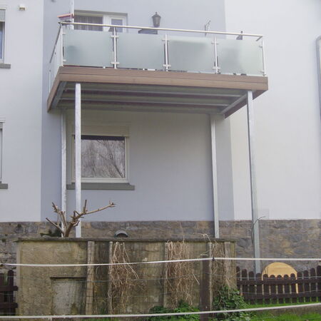Vorsatzbalkon mit Glasfüllung