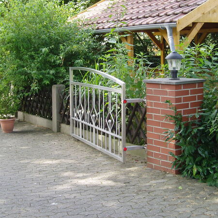 Zweiflügeliges Tor aus Edelstahl